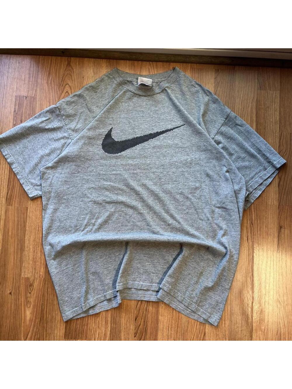 Vintage 90s center swoosh Nike shirt | size XL